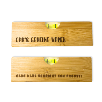 Gepersonaliseerde waterpas met flesopener